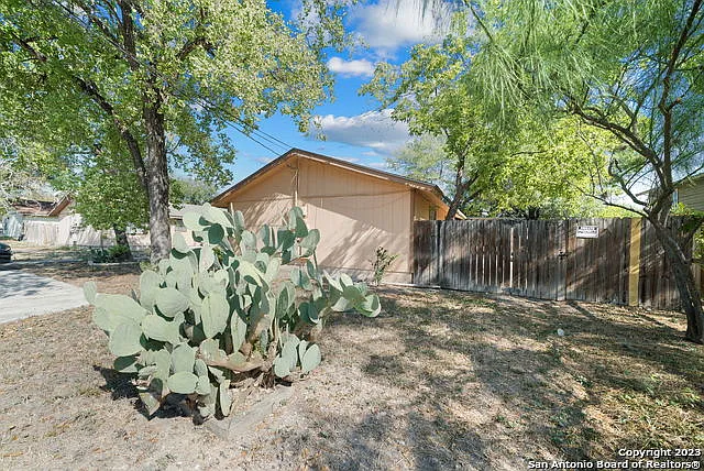 206 Bexar Dr — Photo 28