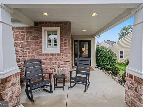 4th image of 1019 Alden Way