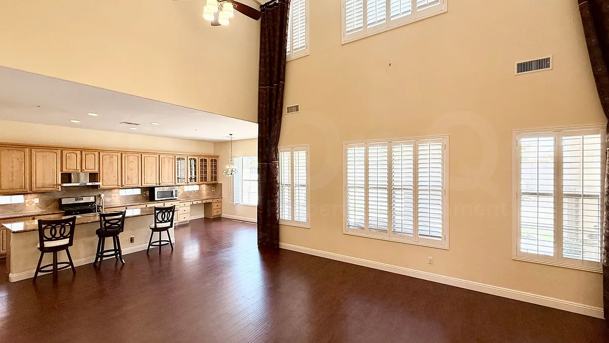 4 bed, 3.5 bath, 3767 sqft, $3,795 — Photo 4