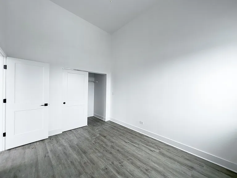 4731 N Western Ave #302 — Photo 8