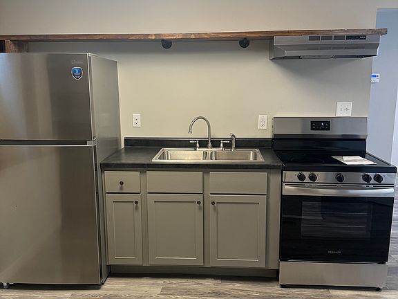 4th image of 134 S Lorimier St APT 1