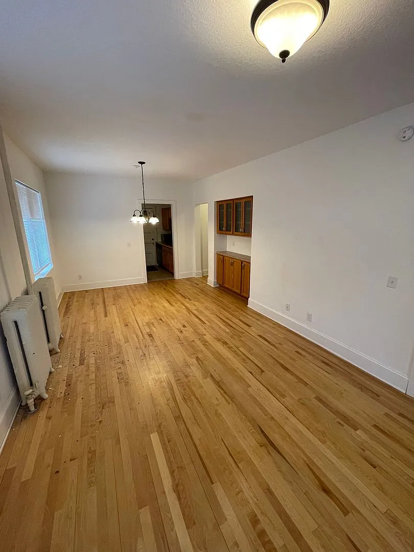 2118 Dupont Avenue S — Photo 2