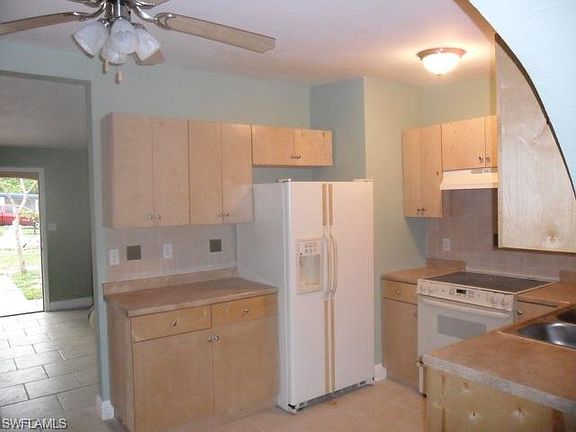 3rd image of 1533 Gardenia Ave