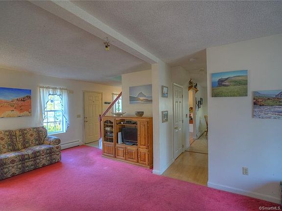 4th image of 17 Sherwood Dr