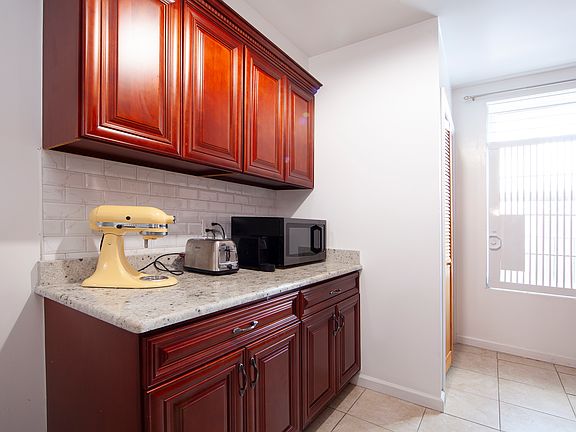 5th image of 148 7th Ave APT 2