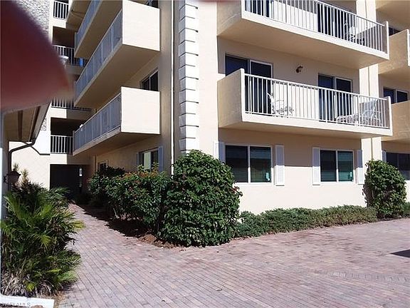 3rd image of 3000 Gulf Shore Blvd N APT 211