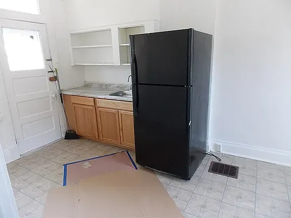 621 W Penn St — Photo 2