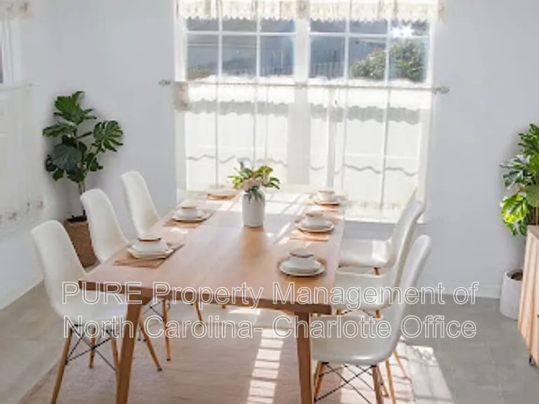 2910 Bridgeville Ln — Photo 10