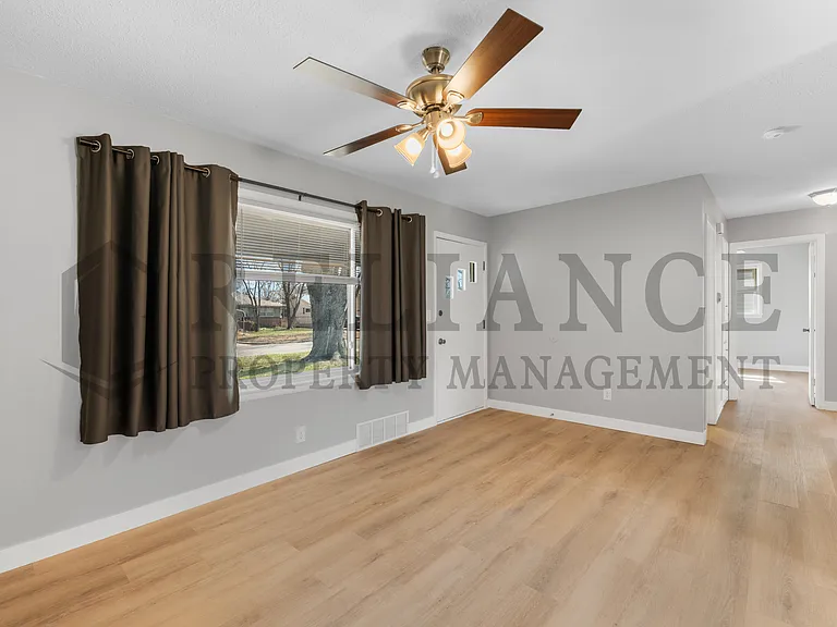 2239 S Millwood Ave — Photo 9