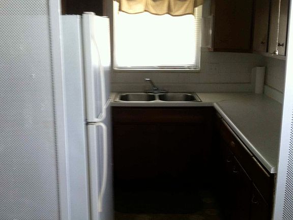 3rd image of 911 N Fairlawn Cir W