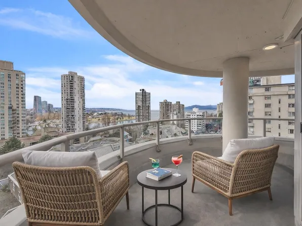 1020 Harwood St #1002, Vancouver, BC V6E 4R1