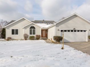 51685 Meadow Pond Dr, Granger, IN
