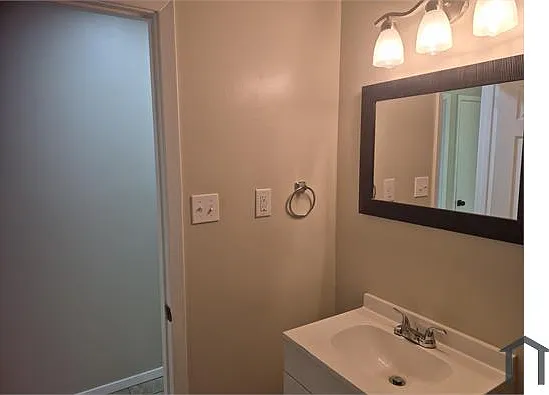 5629 Queen Mary Ln — Photo 5