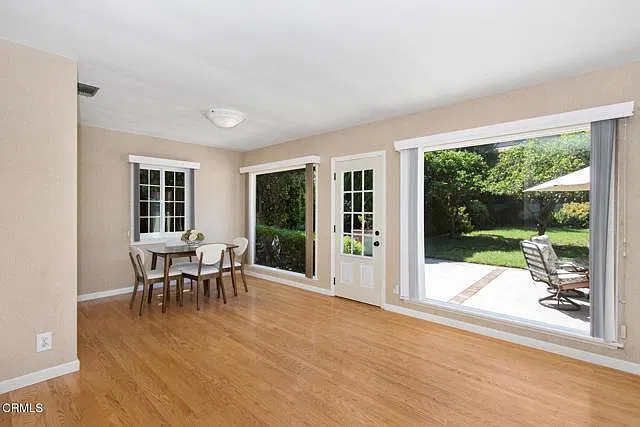 3 bed, 990 sqft, $4,000 — Photo 3