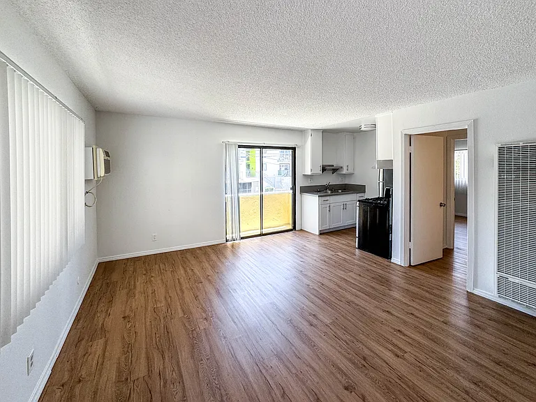 5229 Cartwright Ave — Photo 1