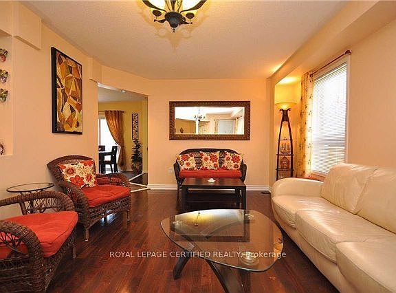 4th image of 426 Orange Walk Cres