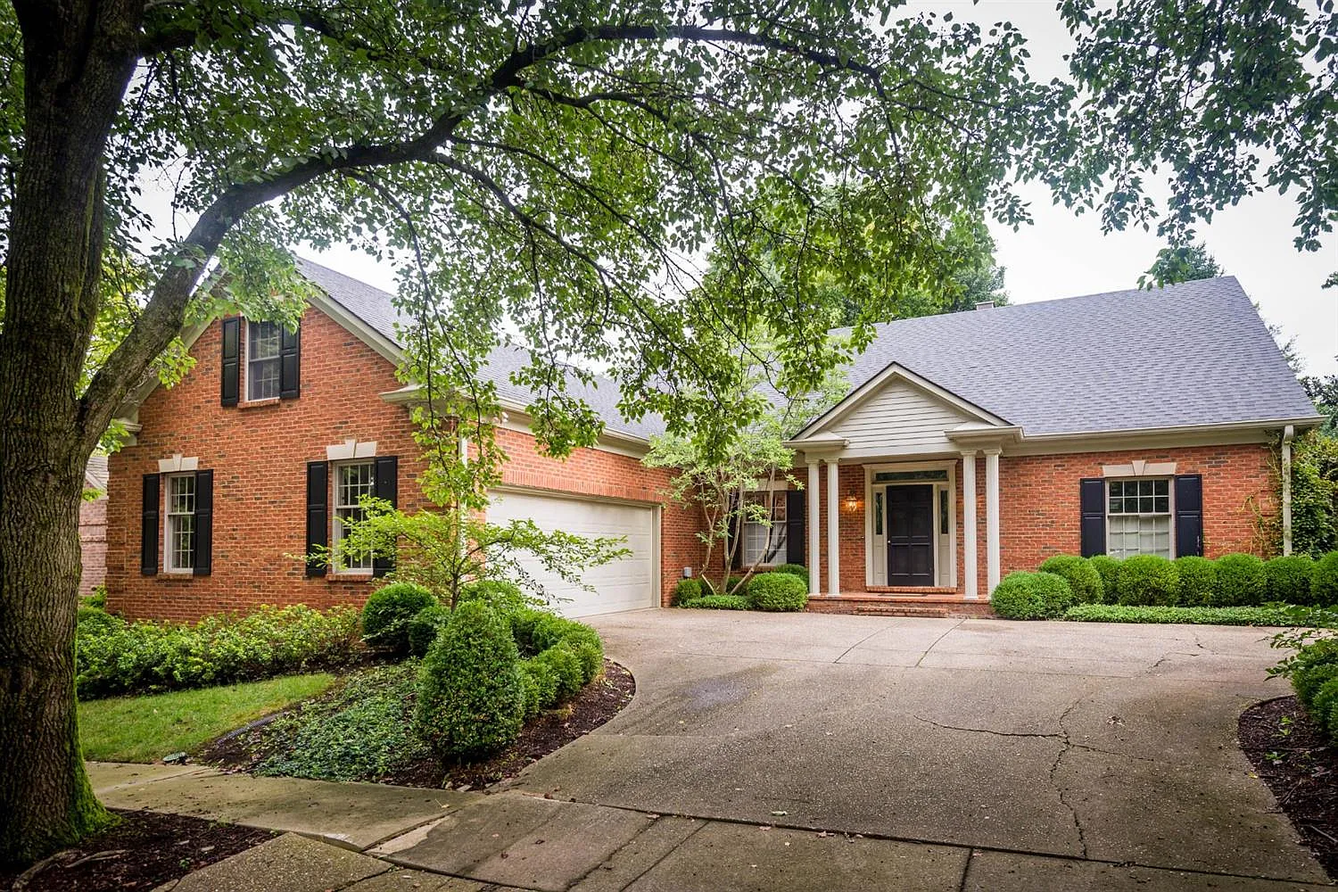 1209 Oak Knl photo 1