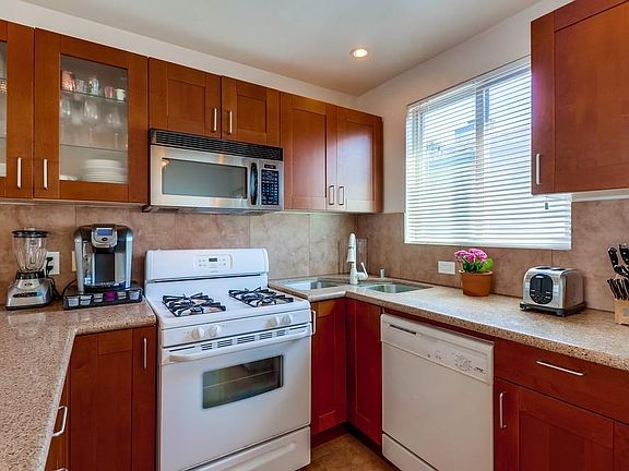 3rd image of 1057 Loring St