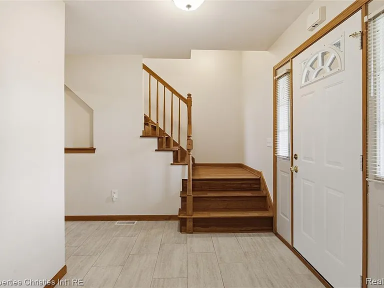 6474 Bedview Dr — Photo 5