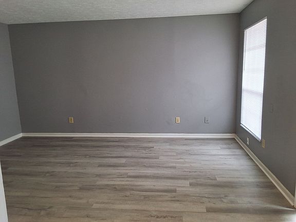 5th image of 246 Elmwood Dr APT 2