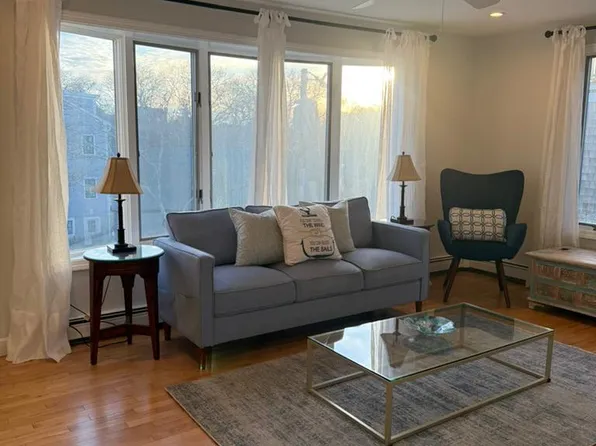 4 Willow Dr APT 3, Provincetown, MA 02657