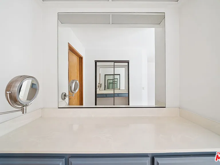 11924 Mayfield Ave #2 — Photo 17