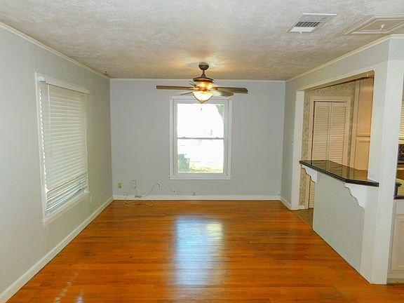 4th image of 2216 Palmer Dr