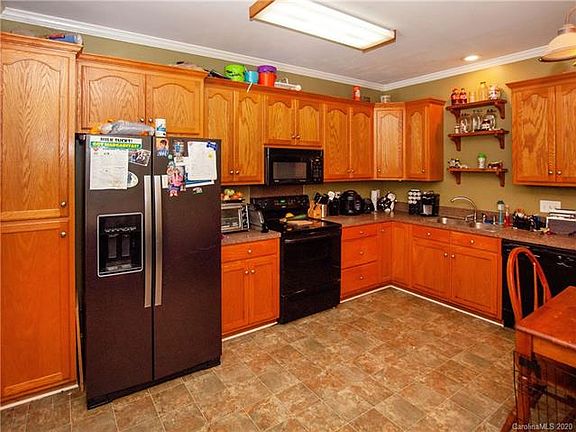 4th image of 2221 Charles Towne Ct