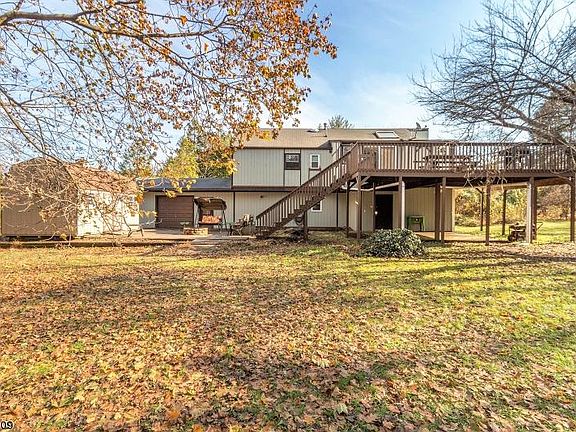 5th image of 906 Maple Dr