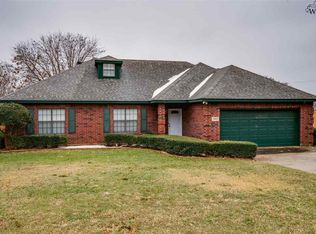 2103 Ruffles Ln, Henrietta, TX 76365