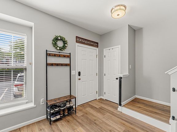 3rd image of 218 Spring Crossing Cir