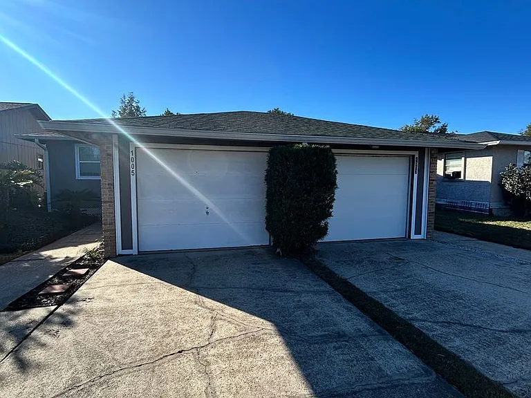 1007 W 11th Ct — Photo 1