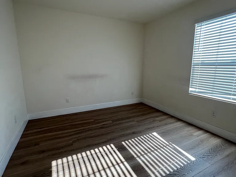 6004 Esmerelda Ave — Photo 9