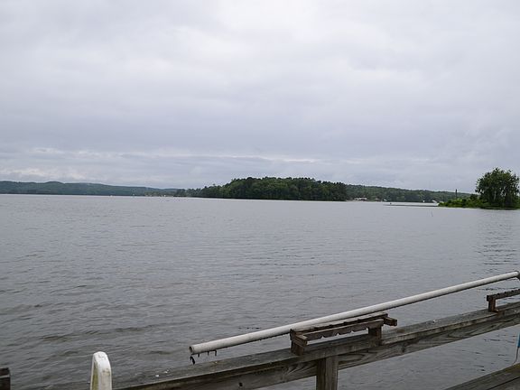 4th image of 701 Mostellers Dr