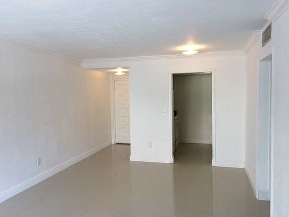 3rd image of 114 Mendoza Ave APT 23