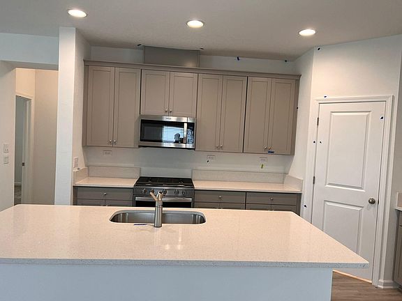 3rd image of 159 Farmfield Dr