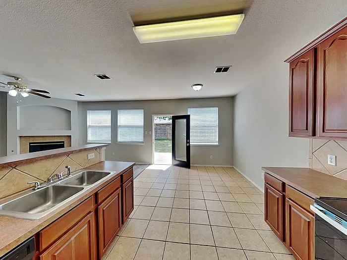 8209 Swan Park Dr — Photo 7