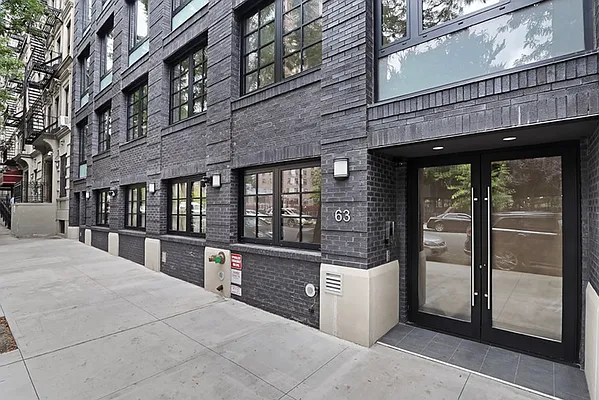 Rented by REZI | media 18