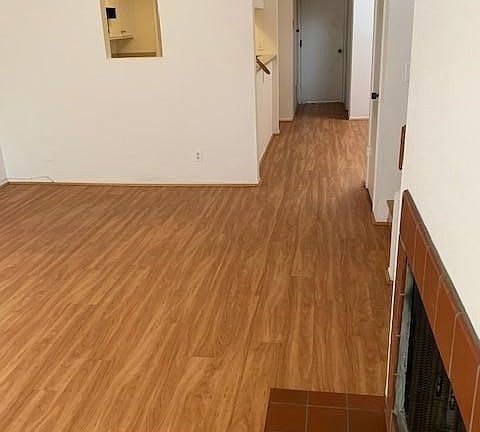 3rd image of 2051 Cliff Dr Unit 12