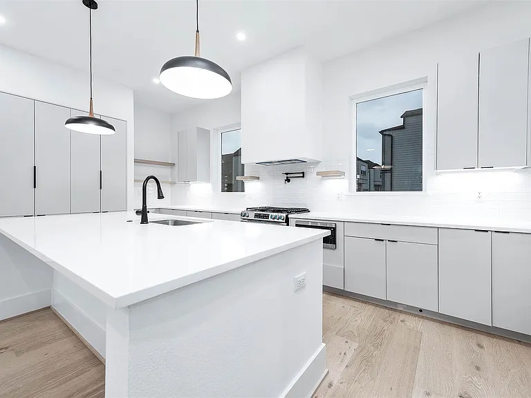 319 N Nagle St — Photo 21