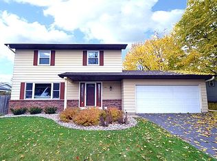 1981 Warbler Ln, Saint Paul, MN 55119