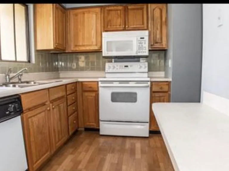 324 Chapel Ridge Dr #E — Photo 1