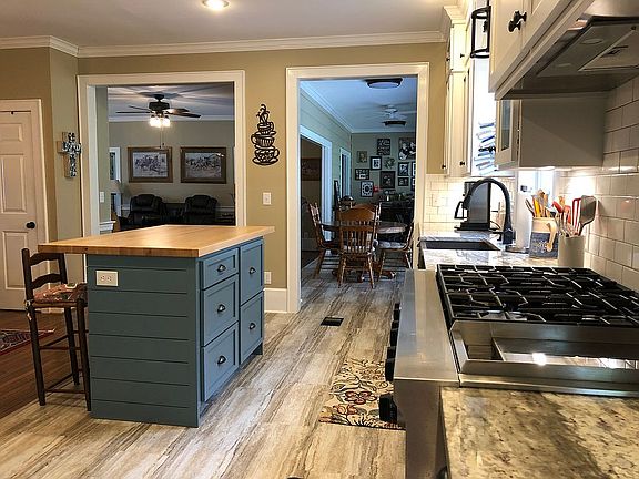 3rd image of 230 McMinn Cir