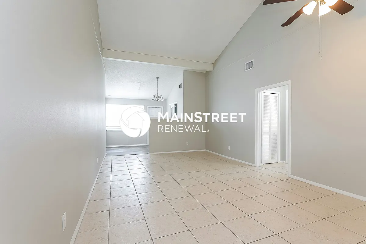 Living Room - 3320 Timberline Rd W