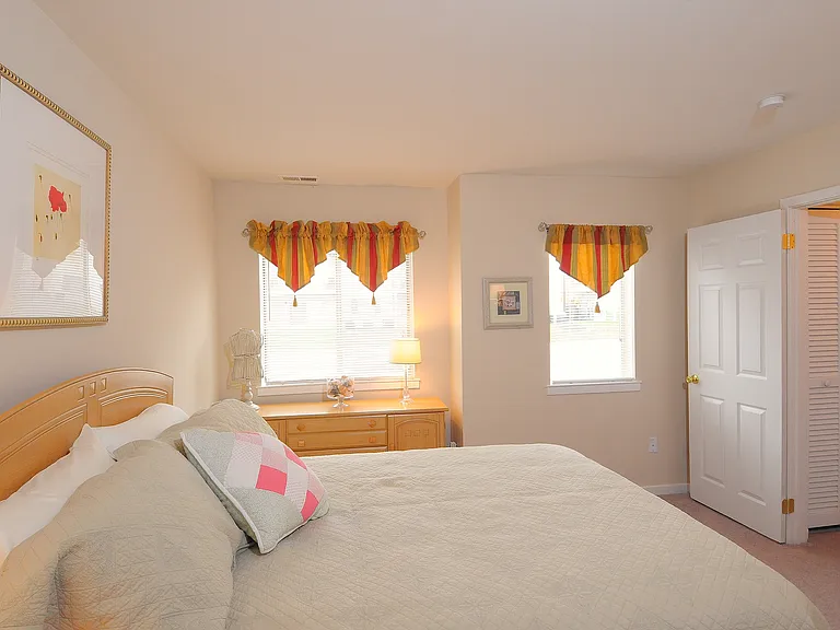 Valley Stream Village Apartments — Photo 25