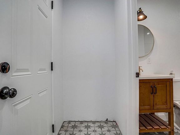4th image of 2706-2708 Cincitti St
