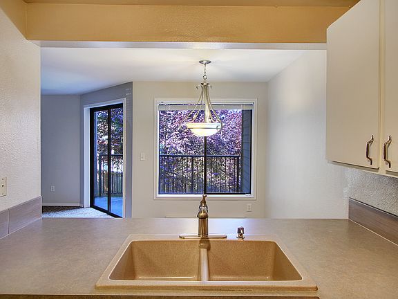 2nd image of 12505 NE 116th St #28