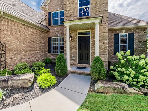 3rd image of 5731 Enchanted Ln