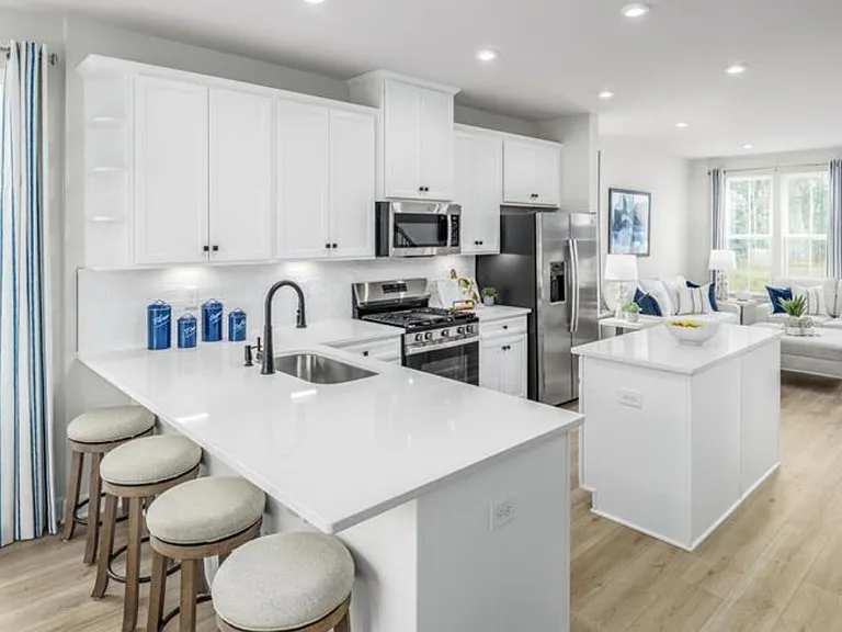 8008 Pinot Ln — Photo 1
