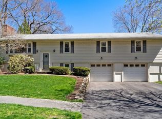 31 Pine Tree Dr, Worcester, MA 01609